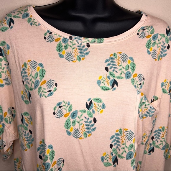 Medium Disney Pink Green Leaves Mickey Mouse Shapes Tshirt Lightweight Tee - Picture 9 of 14